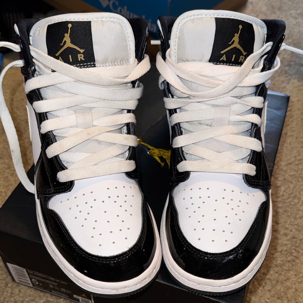 Big Kids' Air Jordan Retro 1 Mid SE Casual Shoes